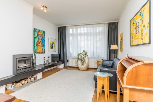 Foto - Te koop: Karakteristiek wonen met de duurzaamheid van nu! Verrassend ruime tussenwoning (1938) met 5 slaapkamers, hybride warmtepomp en Energielabel A nabij het centrum van Heerlen. 